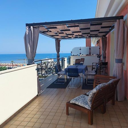 شقة Penthouse On The Adriatic Sea مارتينسيكورو المظهر الخارجي الصورة